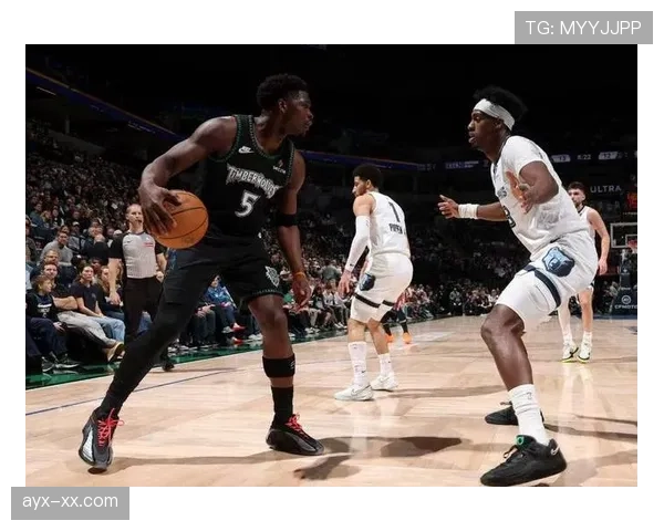 爱德华兹无球切入效率提升，主导森林狼进攻拉开空间