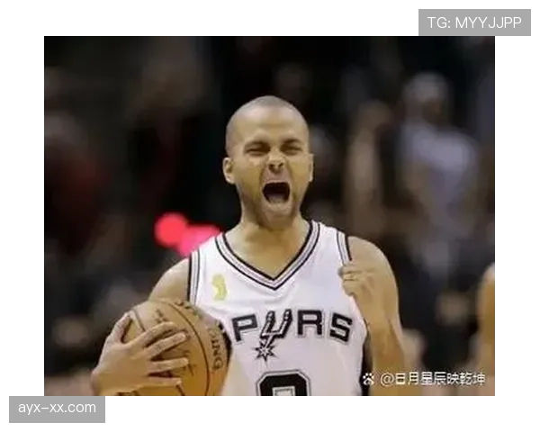 西蒙·拜尔斯练个普通动作都像给亿万富翁开秀场，你说这人活成谁的梦？